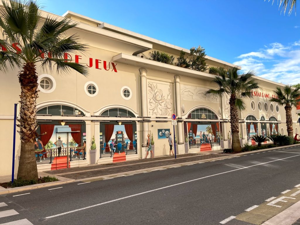 découvrez le casino barrière de sainte-maxime, un lieu emblématique alliant jeux de hasard, divertissements exclusifs et restauration raffinée au cœur de la côte d'azur.