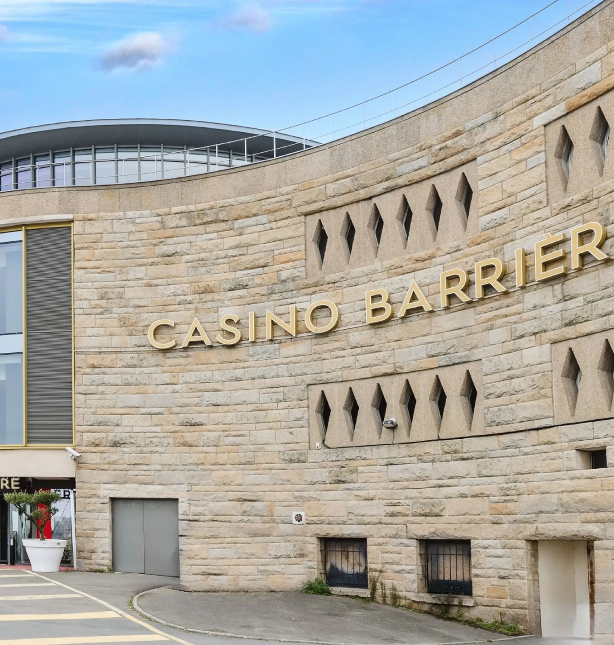 découvrez le casino de concarneau : informations sur les jeux proposés, horaires d'ouverture, et avis des visiteurs pour une visite réussie.