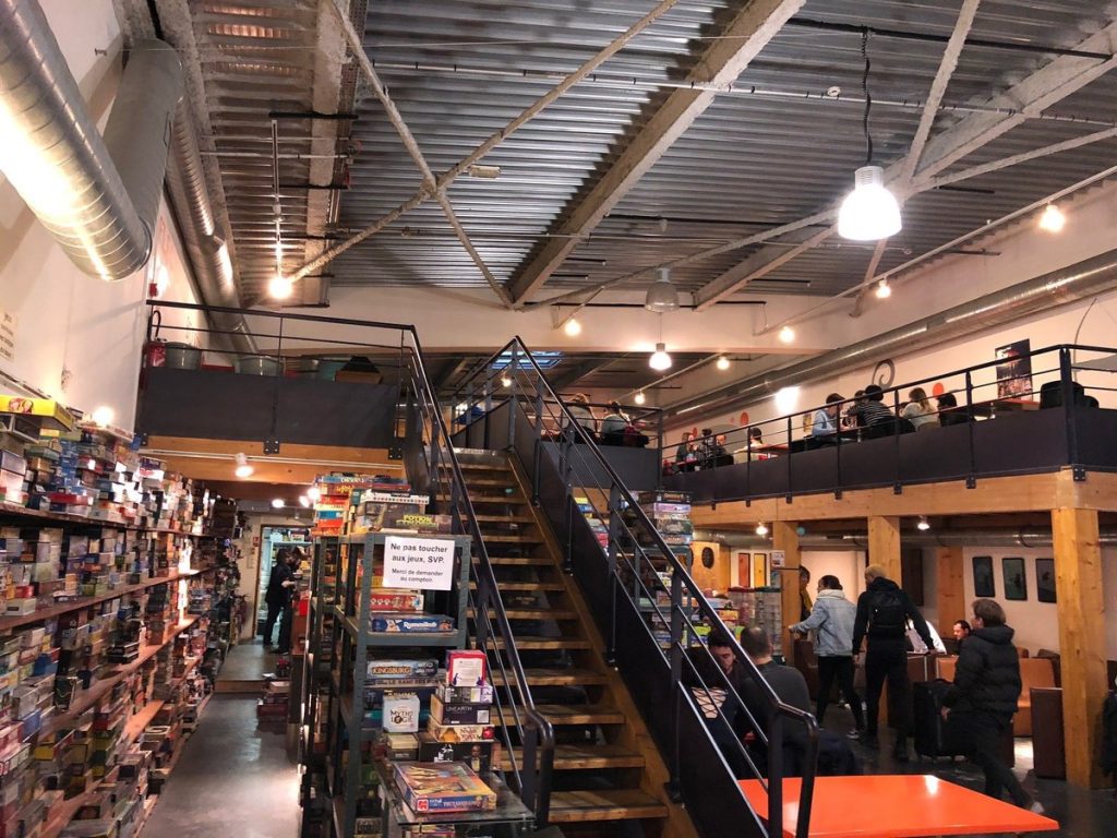 découvrez les meilleurs bars à jeux de montpellier pour une soirée conviviale entre amis autour de jeux de société, cocktails et bonne ambiance.